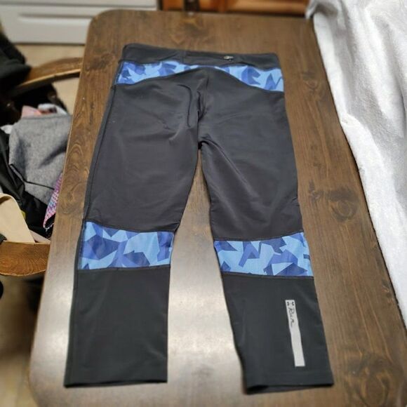 Under Armour Black Blue Cropped Compression Leggings Size Women's M - Picture 2 of 2